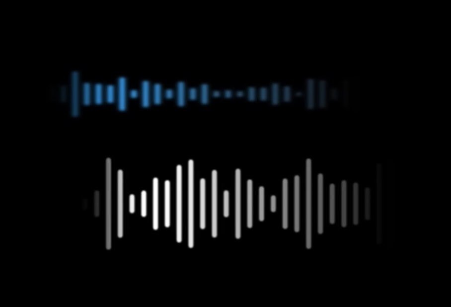 Visualização de ondas sonoras em azul e branco sobre fundo preto, representando processamento e visualização de áudio. A imagem ilustra recursos de processamento de áudio do Android 17, que incluem suporte a Dolby Atmos em aplicativos e veículos compatíveis, além de ferramentas como o Sound Separation, que permite separar e ajustar individualmente faixas de áudio como vento, música e ruído ambiente.